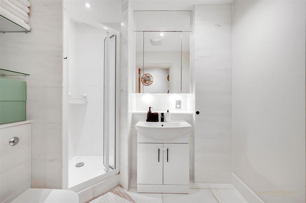 Shower Room.JPG