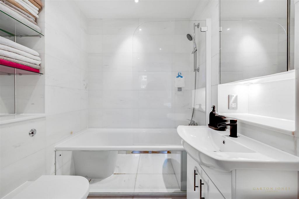 Bathroom.JPG