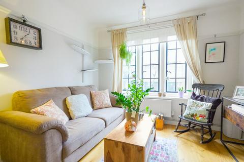 2 bedroom apartment for sale, Mortimer Crescent, Kilburn Park, NW6