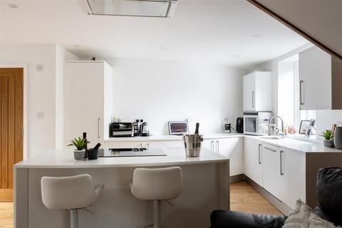 2 bedroom coach house for sale, Reigate Road, Buckland, Betchworth