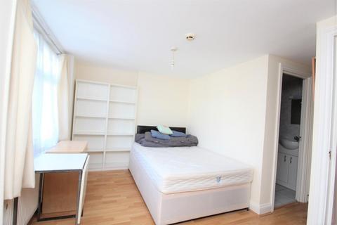 Studio to rent, Lausanne Road, London N8