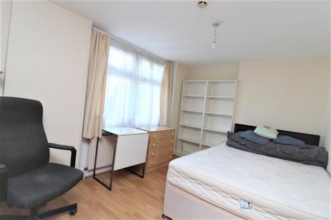 Studio to rent, Lausanne Road, London N8