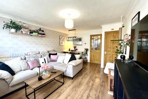 27 Cricketers Close, Chessington, KT9 1NL