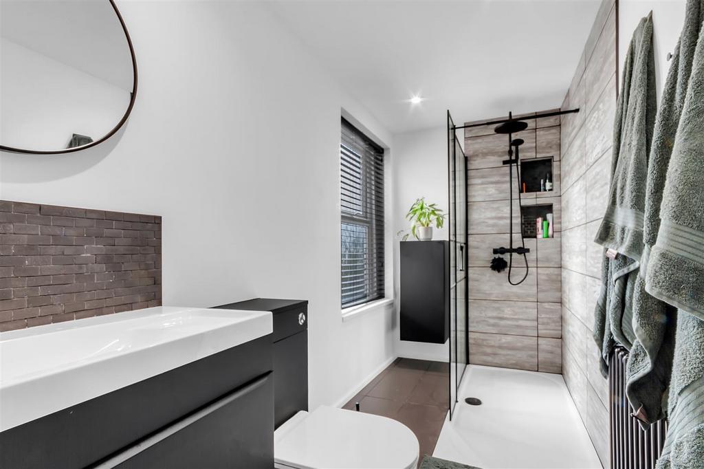 Shower Room.jpg