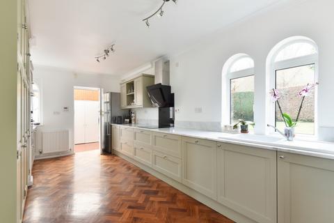 4 bedroom detached house for sale, Faversham Road, Boughton Lees