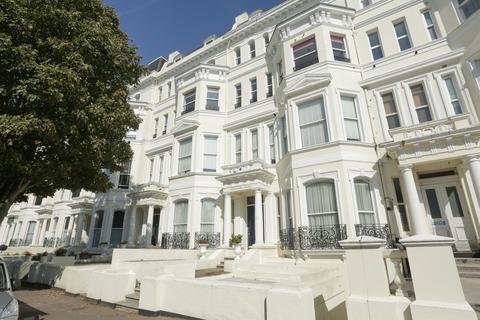 2 bedroom flat for sale, Clifton Gardens, Folkestone, CT20