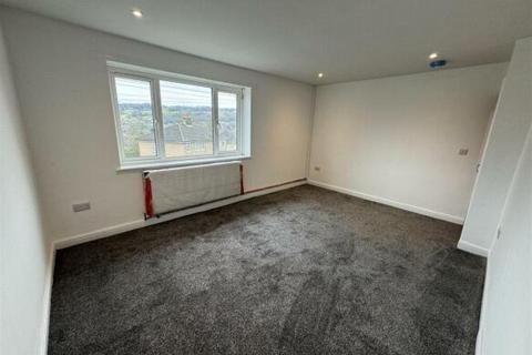 2 bedroom flat for sale, Broomhill Drive, Keighley, BD21