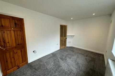 2 bedroom flat for sale, Broomhill Drive, Keighley, BD21