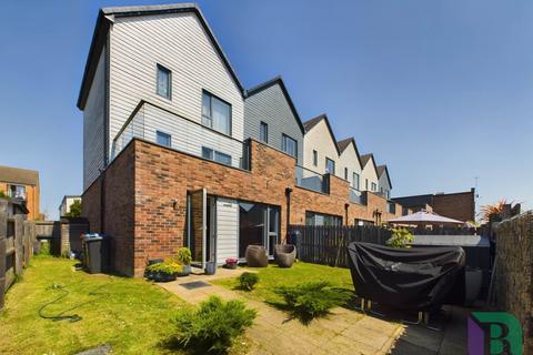 4 bedroom semi-detached house for sale, Countess Way, Milton Keynes MK10