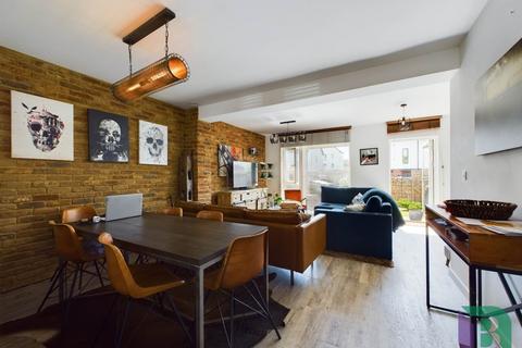 4 bedroom semi-detached house for sale, Countess Way, Milton Keynes MK10