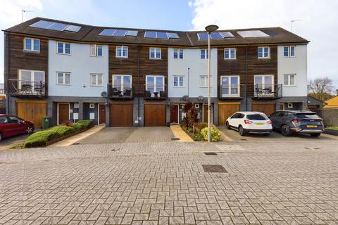 4 bedroom terraced house for sale, Penshurst Crescent, Milton Keynes MK6