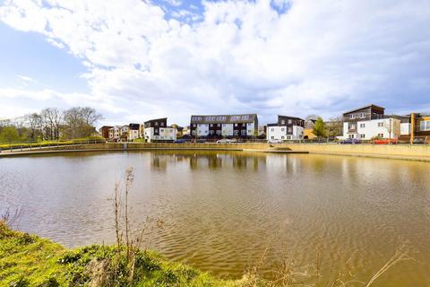 4 bedroom terraced house for sale, Penshurst Crescent, Milton Keynes MK6