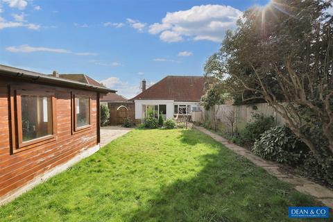 2 bedroom semi-detached bungalow for sale, Meadway Crescent, Hove