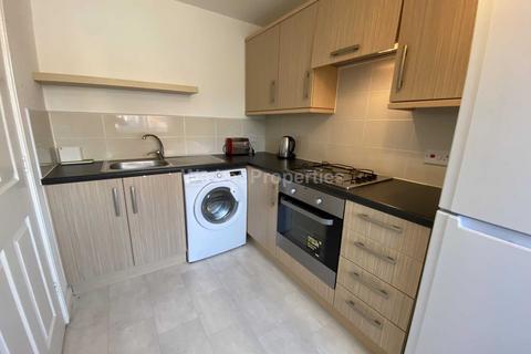 3 bedroom house to rent, Metcombe Way, Manchester M11