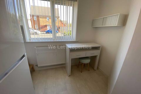 3 bedroom house to rent, Metcombe Way, Manchester M11