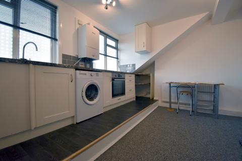 Studio to rent, Bromley Road London SE6