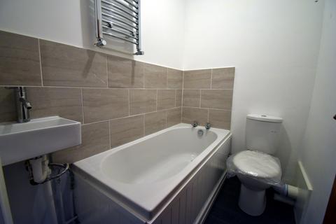 Studio to rent, Bromley Road London SE6