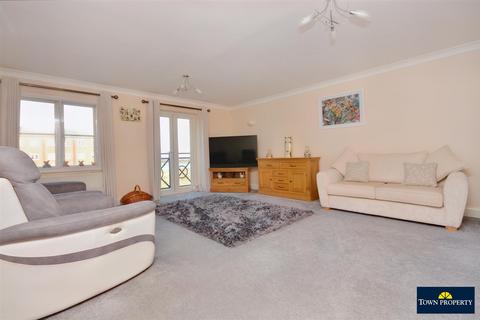 2 bedroom flat for sale, Martinique Way, Eastbourne