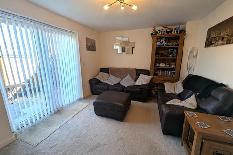 2 bedroom end of terrace house for sale, Water Lily Drive, Darlington