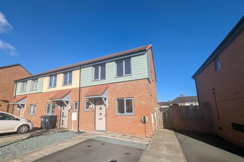 2 bedroom end of terrace house for sale, Water Lily Drive, Darlington