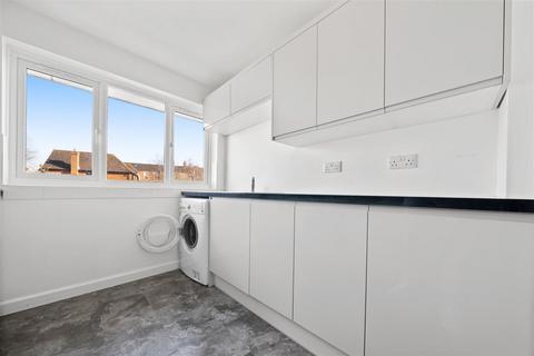 2 bedroom flat for sale, Peak Road, Guildford