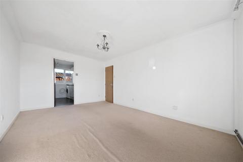 2 bedroom flat for sale, Peak Road, Guildford