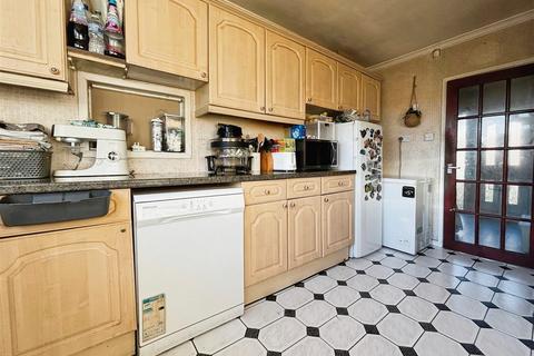 12 Pirie Close, Bradford, BD2 1EP