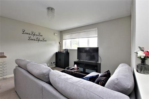 1 bedroom maisonette to rent, Ashley Road, Woking GU21