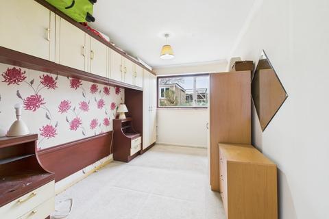 18 Redland Drive, Northampton, NN2 8QE