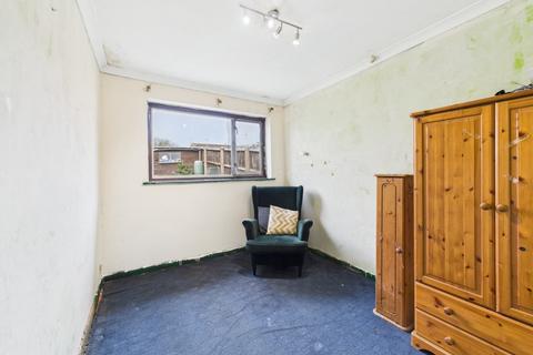 18 Redland Drive, Northampton, NN2 8QE