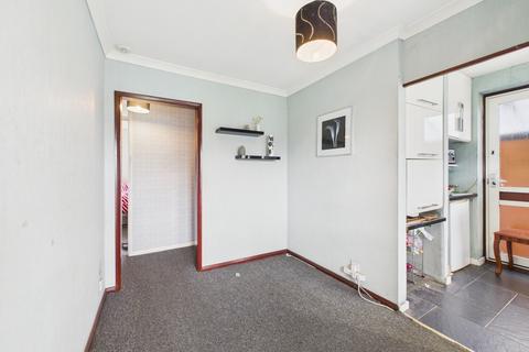 18 Redland Drive, Northampton, NN2 8QE