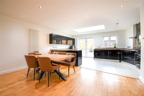 53 West Mead, Ruislip, HA4 0TW