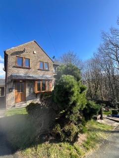 3 bedroom semi-detached house to rent, Bankfield, Greetland , Halifax, HX4 8LJ