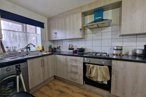 3 bedroom flat for sale, All Saints Court, TW5 9EN