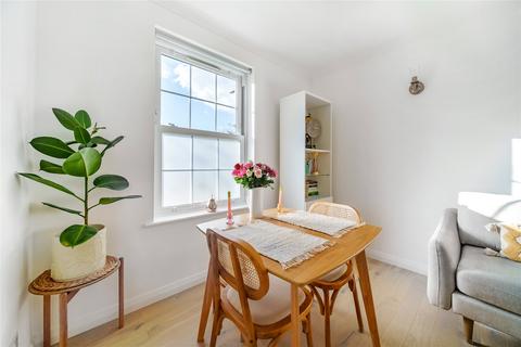 1 bedroom flat for sale, Lysander Gardens, Surbiton KT6