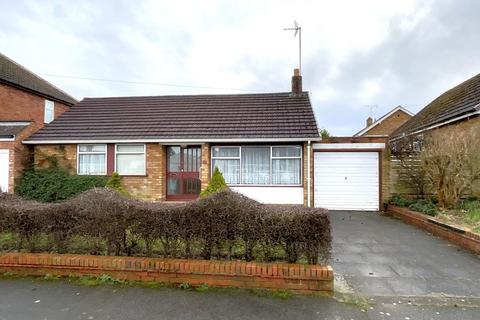 2 bedroom detached bungalow for sale, Roundhills Road, Halesowen B62