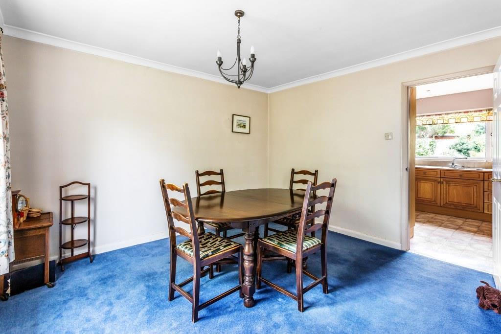 DINING ROOM.jpg