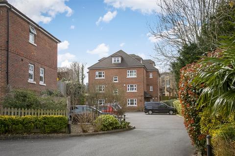 2 bedroom apartment for sale, Churchview Close, Caterham CR3