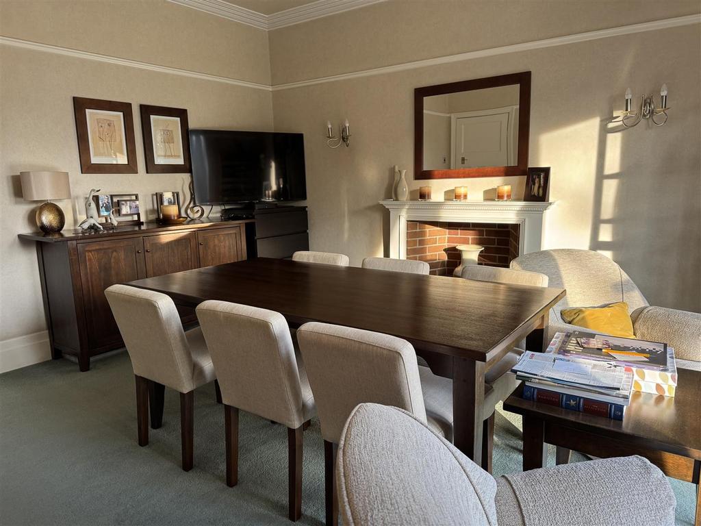 04 DINING ROOM 9614.jpg