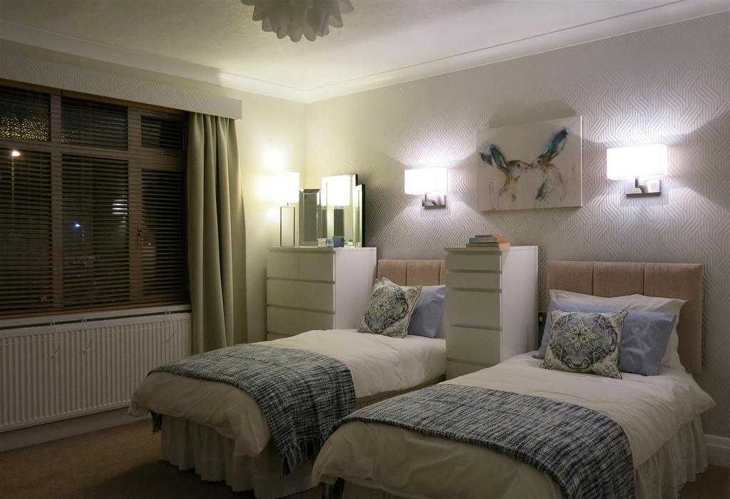 08 BEDROOM 2 0299.jpg