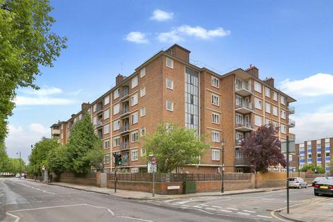 3 bedroom flat to rent, Gernon Road, London E3