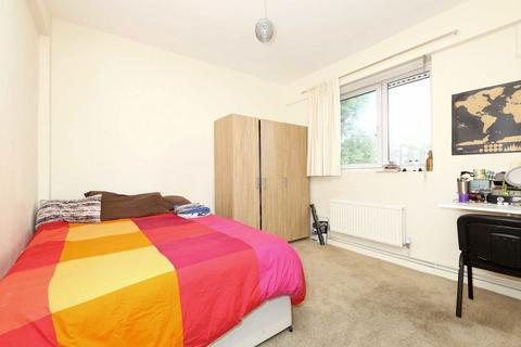 3 bedroom flat to rent, Gernon Road, London E3