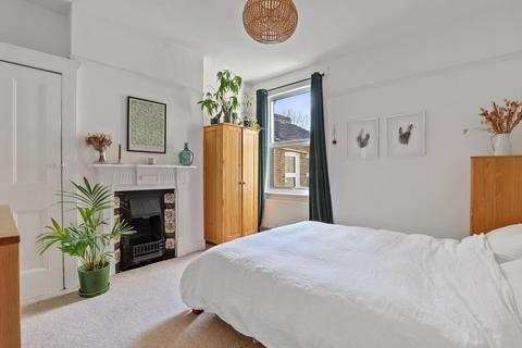 3 bedroom flat for sale, Newlands Park, London