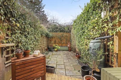 3 bedroom flat for sale, Newlands Park, London