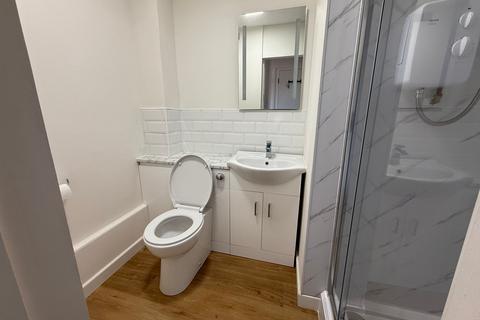 Studio to rent, Ash Walk, North Wembley, HA0