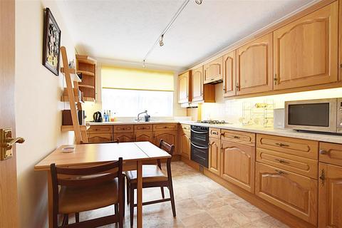 2 bedroom flat for sale, Brassey Road, Bexhill-On-Sea