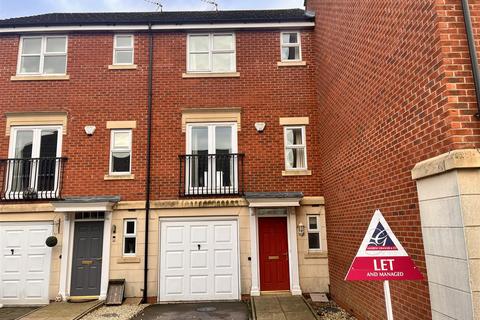 3 bedroom townhouse to rent, Davies Close, Market Harborough