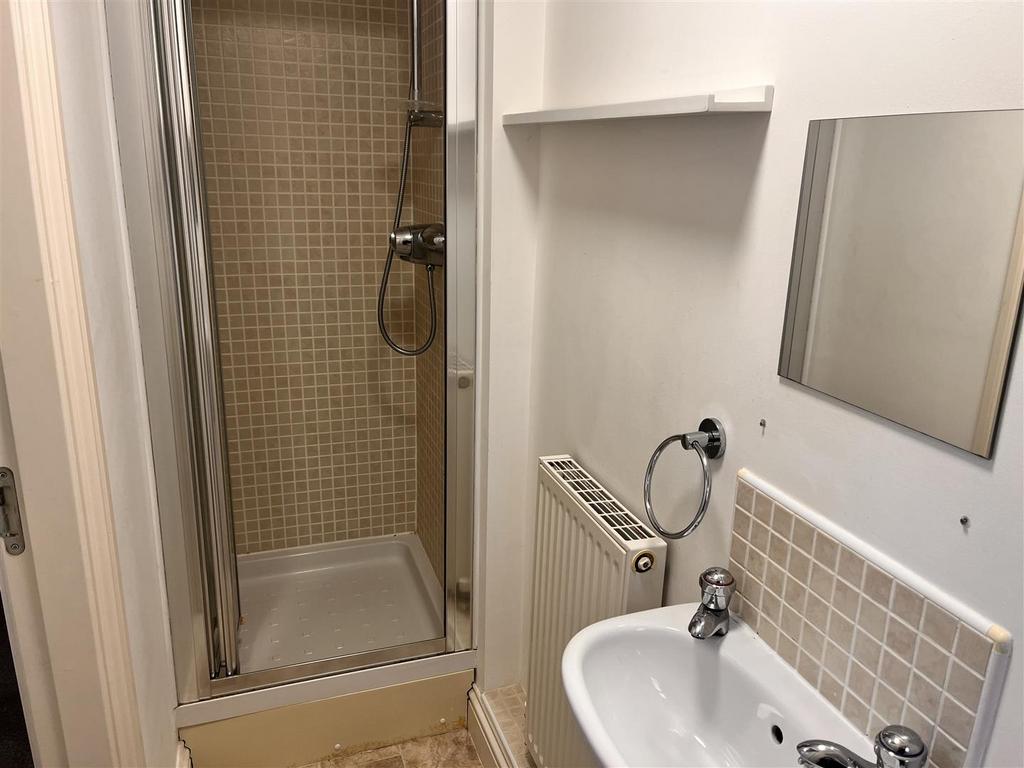 Downstairs Cloakroom 1