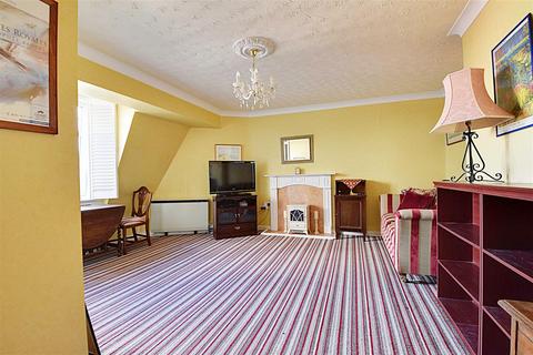 1 bedroom flat for sale, De La Warr Parade, Bexhill-On-Sea