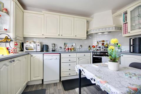 3 bedroom flat for sale, The Cloisters, Belmore Lane, Lymington, SO41